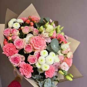 Švelniai rūžavo atspalvio rožių puokštė