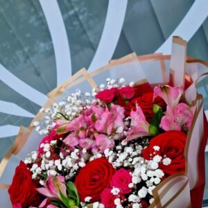 Valentino puokštė su gipsofile