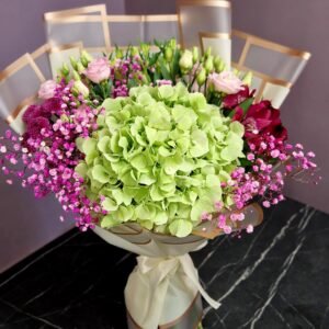 Puokštė su hortenzija