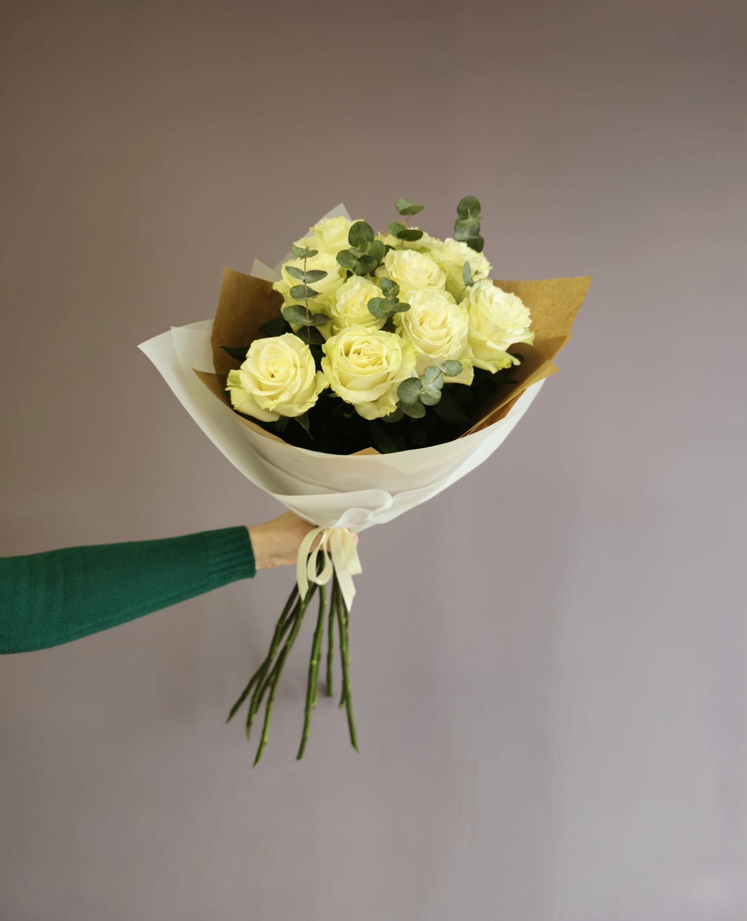 Baltos rožės (premium kokybė) ir eukaliptas - Image 2