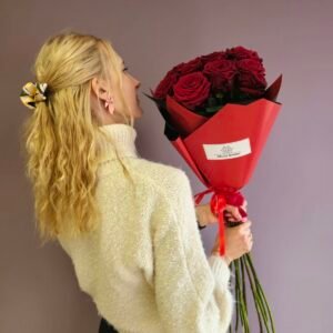 Raudonos ilgos rožės dideliu žiedu (premium kokybė)