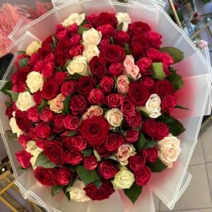 VIP spalvotų rožių puokštė