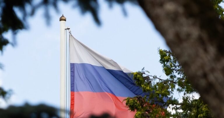 Okupuotose Ukrainos teritorijose – nauja reidų banga: už rusiško paso atsisakymą gresia skaudžios pasekmės
