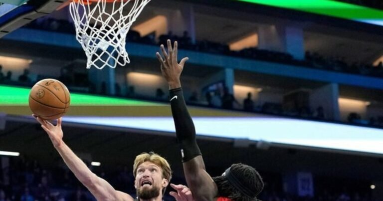 Domantas Sabonis surengė įspūdingą pasirodymą, bet „Kings“ kapituliavo namuose: rungtynes nulėmė vienas spurtas