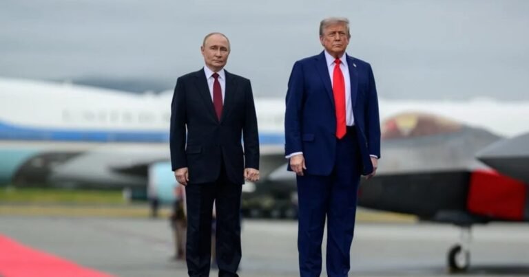 Trumpo ir Putino susitikimas Kinijoje dar nepatvirtintas: Peskovas atskleidė, kas gali nulemti planus