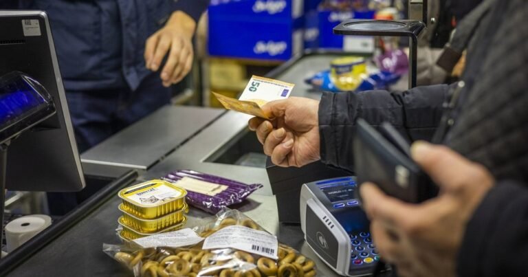 Parduotuvėse daugės kitokių butelių: nauji reikalavimai gali smogti ir pirkėjų piniginėms