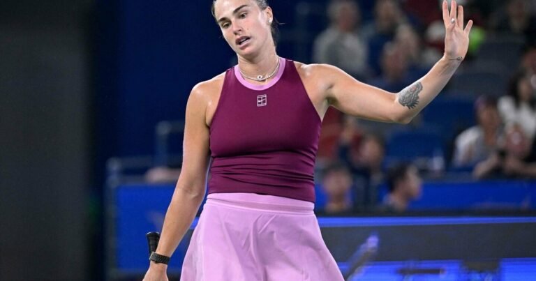 Sabalenka išsigelbėjo nuo septynių mačų taškų, bet vis tiek krito: Uhane jos laukė dešimtasis smūgis