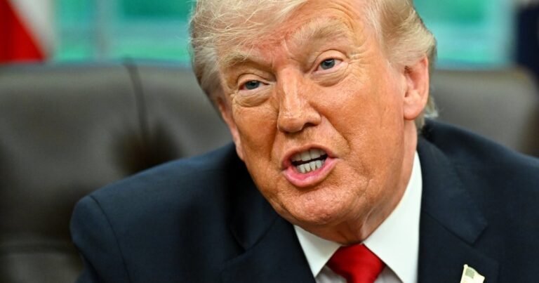 Trumpas griežtina spaudimą Zelenskiui: „Nemanau, kad jo žmonės dar ilgiau tvers