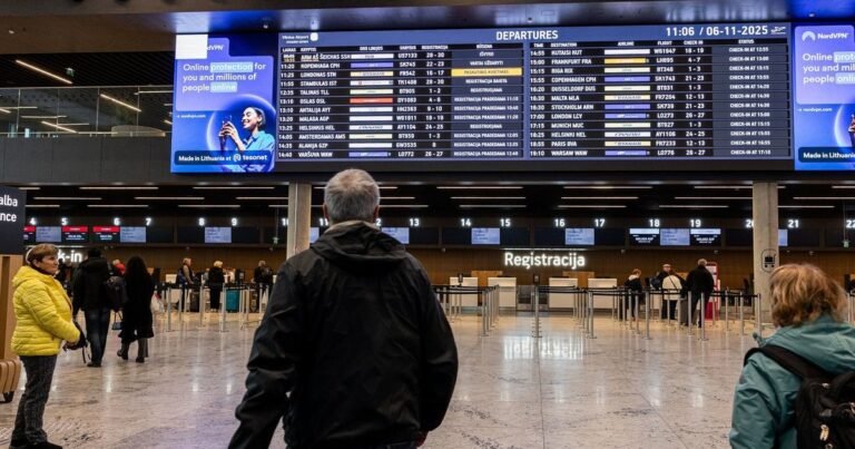 Oro erdvės ribojimai smogė tūkstančiams keleivių: štai kokios pagalbos jie gali tikėtis