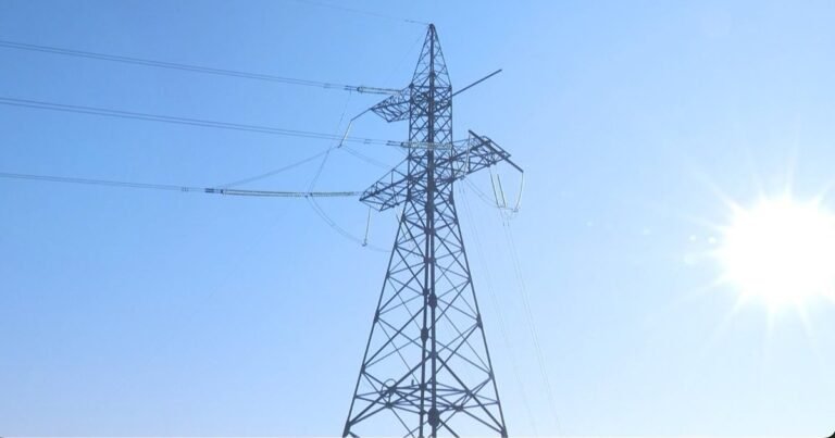 Elektros kainoms pramonei žadamas laikinas palengvinimas: įmonės skolą grąžintų iki 2038-ųjų
