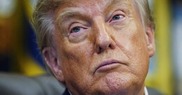 Trumpo vertinimas apie Rusiją sukėlė pasipiktinimą: tuo metu Ukrainoje per smūgį žuvo vaikai