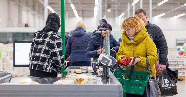 Maisto kainų šuolis gali būti dar ne pabaiga: ekonomistai įspėja apie naujas grėsmes