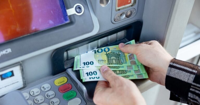 Skambutis iš banko gali būti spąstai: vienas veiksmas padės demaskuoti sukčius