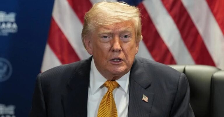 Trumpas nutraukė žurnalisto klausimą ir liepė tylėti: šis prezidentui atsakė apie savo sveikatą