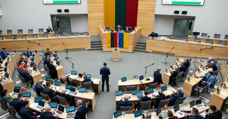 Valdantieji už uždarų durų sprendė biudžeto likimą: svarstoma skolintis dar iki 600 mln. eurų