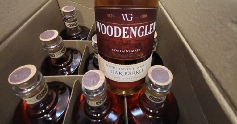 Kauno rajone sustabdytas įtartinas vilkikas: jo puspriekabėje rasta daugiau nei 17 tūkst. alkoholio butelių