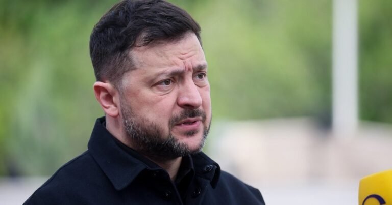 Starlink“ Ukrainoje ima strigti kritiniu greičiu: Zelenskis prabilo apie suplanuotus ribojimus