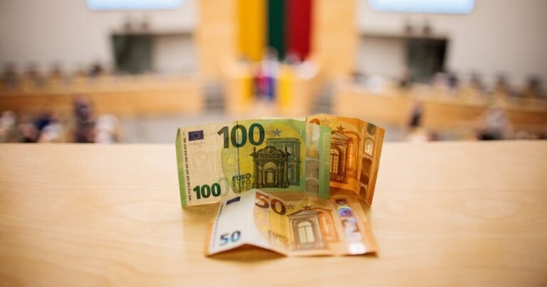 Vadovų atlyginimai šovė į viršų: specialistams po reformos teko gerokai mažesnis augimas