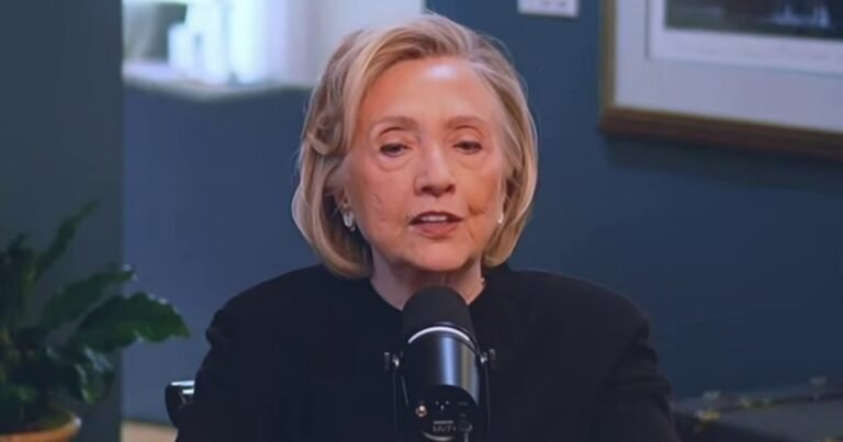Hillary Clinton metė skandalingą įtarimą apie Trumpą: ką, jos teigimu, gali slėpti Putinas?