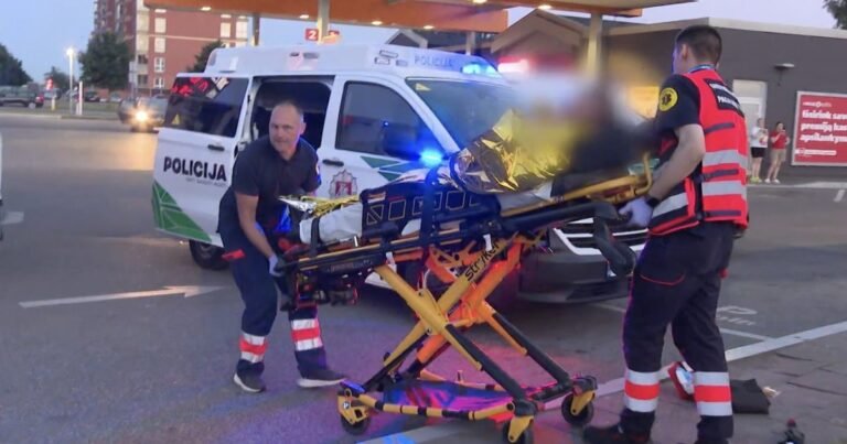 Kruvinos muštynės įplieskė chaosą prie degalinės: pareigūnai rado ir sužeistųjų, ir paslaptingą ginklą